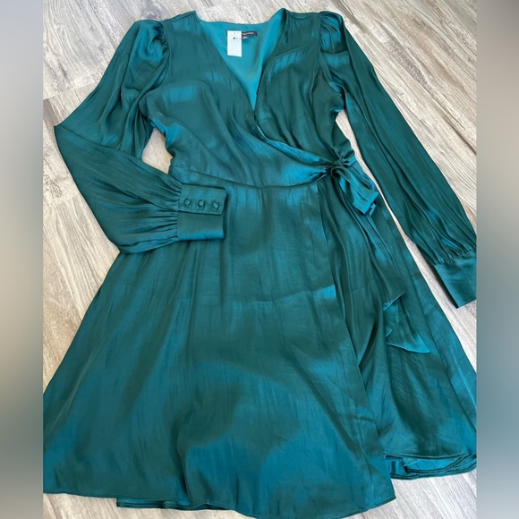 Banana Republic Silk wrap around dress - Picture 4 of 6